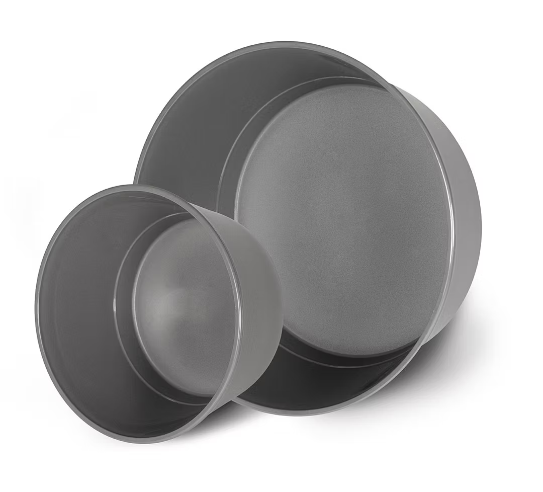 Silberne Backformen in verschiedenen Gr&ouml;&szlig;en f&uuml;r Kuchen und Torten. Ideal f&uuml;r jede B&auml;ckerei.