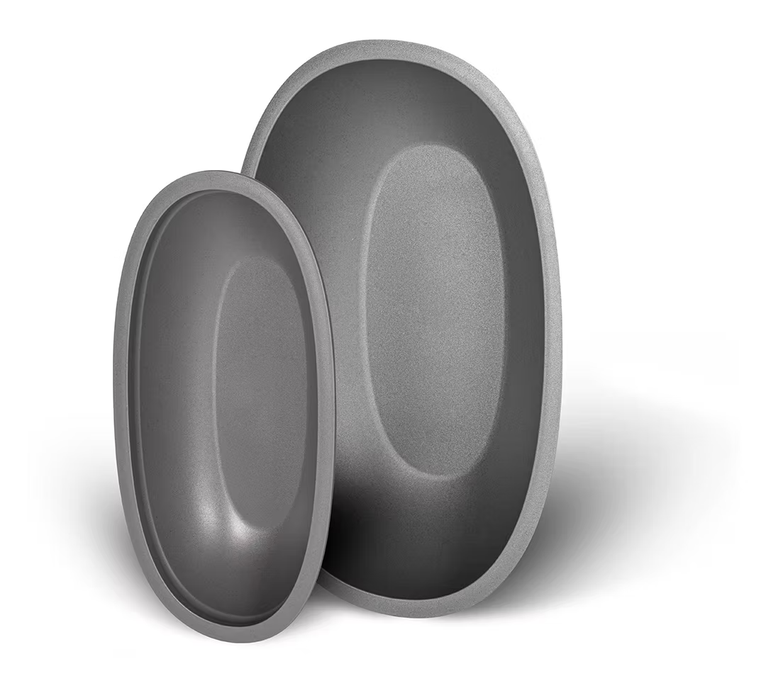 Zwei graue, ovale Beh&auml;lter in unterschiedlichen Gr&ouml;&szlig;en, ideal f&uuml;r K&uuml;che und Aufbewahrung.