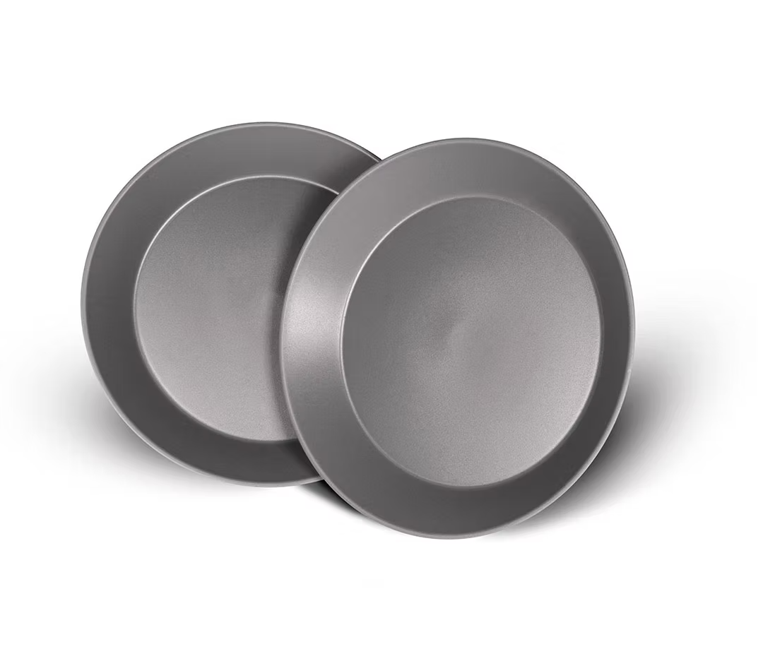 Zwei graue Metallplatten mit gl&auml;nzender Oberfl&auml;che, ideal f&uuml;r verschiedene Anwendungen.